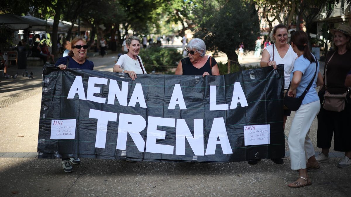 Cartell amb la consigna 'AENA, a la presó'