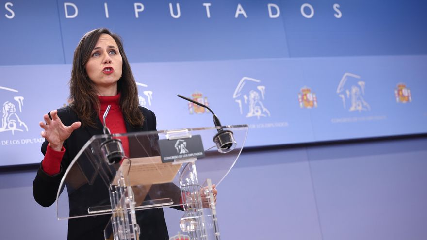 La secretaria general de Podemos, Ione Belarra, durante una rueda de prensa en el Congreso.