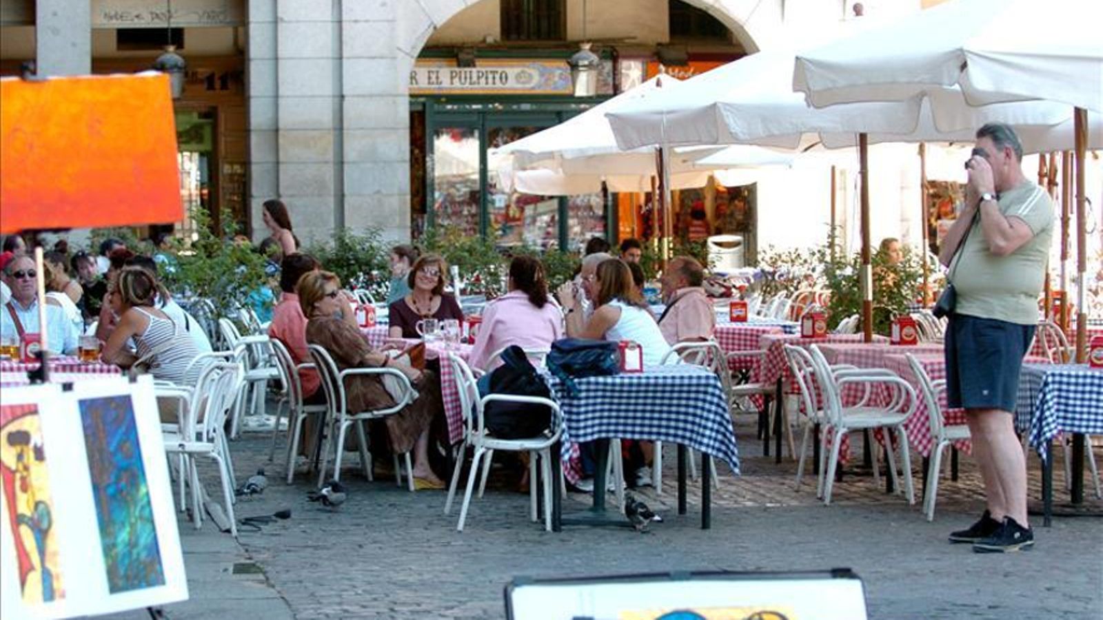 Turistas en la plaza Mayor