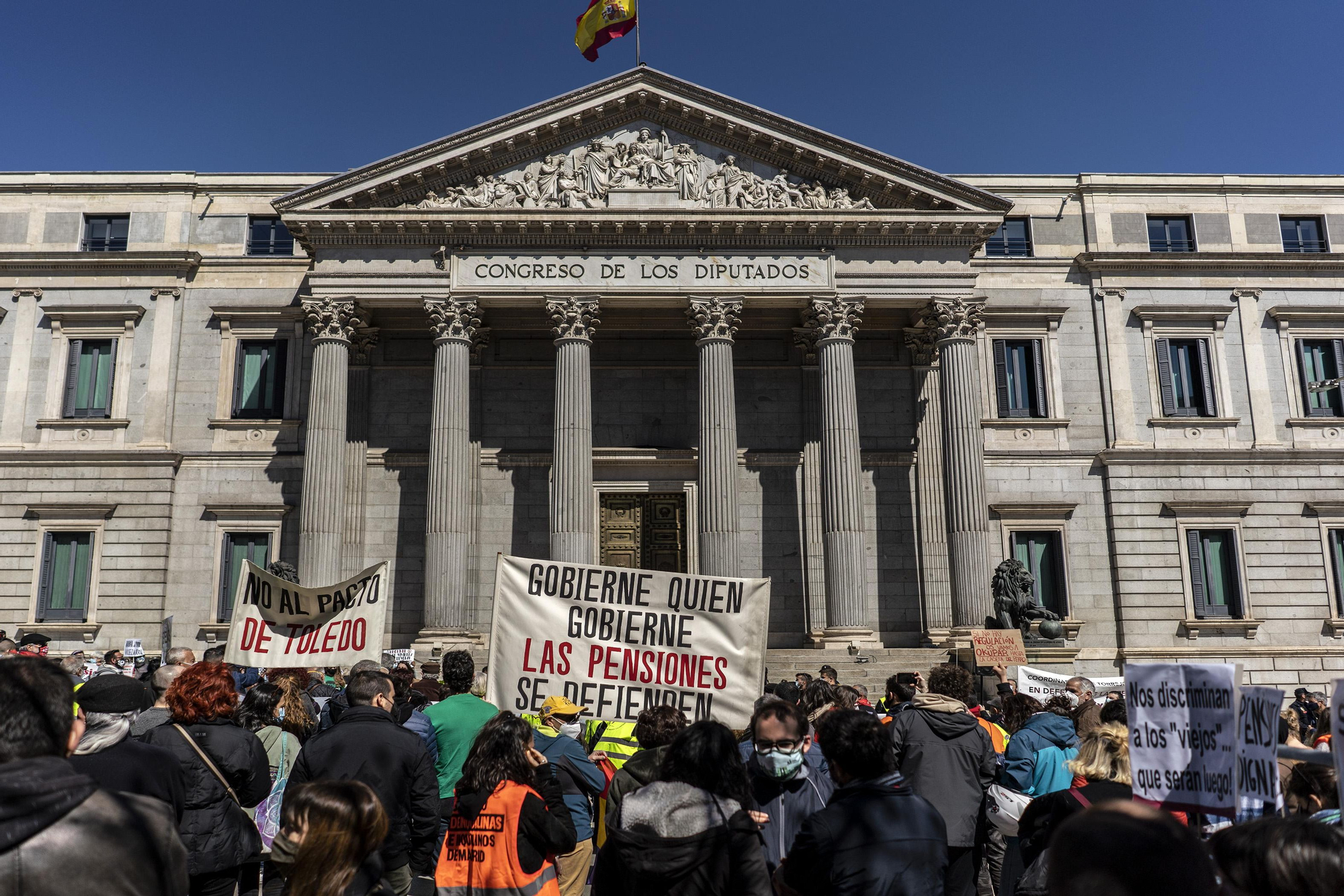En este momento la Ley de Vivienda se encuentra en proceso de negociación y con grandes diferencias de opinión entre PSOE, que defiende el sistema de incentivos fiscales para arrendatarios, y Unidas Podemos, que exige que se cumpla el acuerdo de limitar los precios del alquiler.