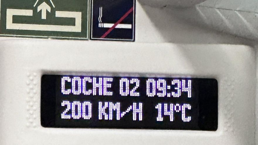 El tren ha alcanzado los 200 km/h entre Mérida y Cáceres, y en esta última ha cambiado en modo diésel hasta Madrid; con ese otro tipo de tracción no pasa de 180