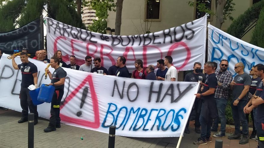 "Abandono" y "abusos laborales": Los bomberos se enfrentan al Gobierno de Murcia por no ampliar las plazas acordadas