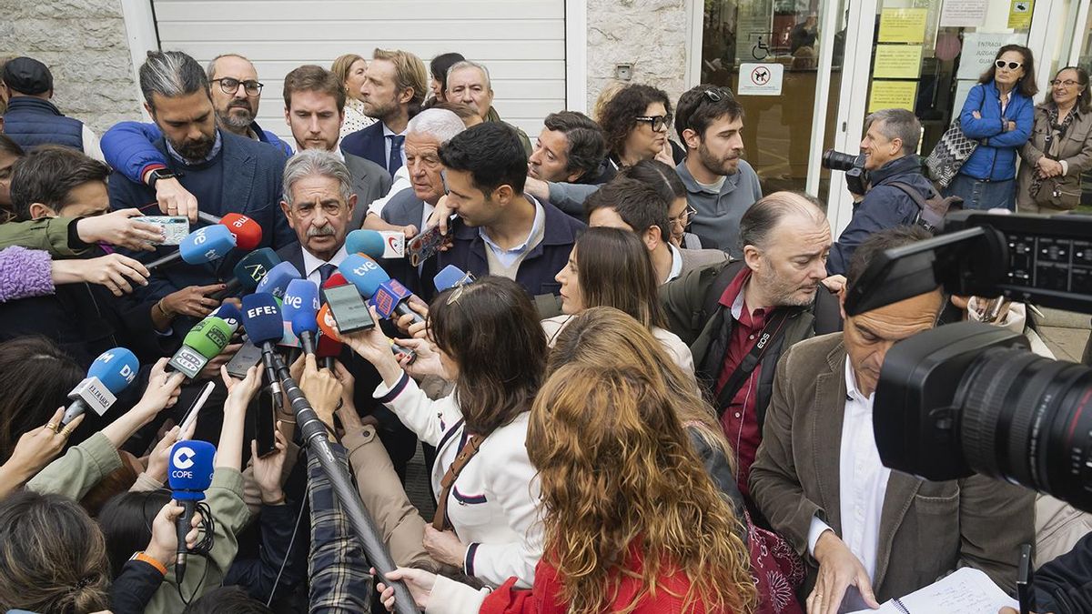 Expectación mediática a la puerta del juzgado de Santander.