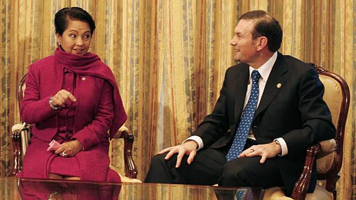 La presidenta de Filipinas, con Ibarretxe