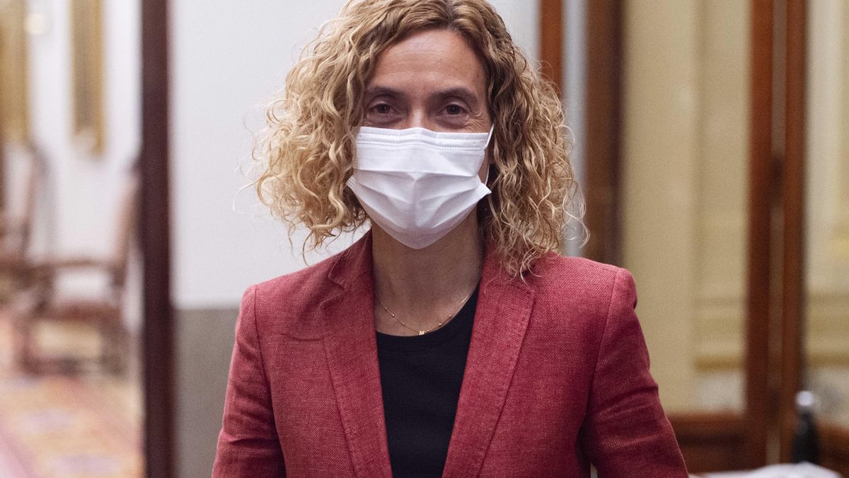 La presidenta del Congreso de los Diputados, Meritxell Batet, se dirige a una Mesa del Congreso de los Diputados, a 6 de abril de 2021, en Madrid (España).