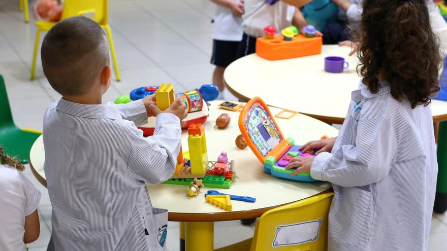 Libertad de matrícula sin bilingüismo: un colegio público de León tuerce el brazo al modelo oficial de la Junta