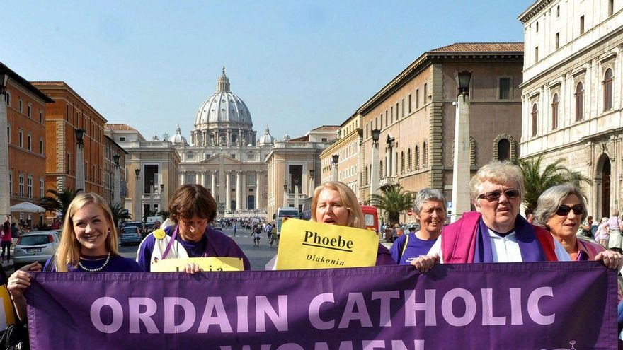 Una comisión vaticana excluye la posibilidad de ordenar diaconisas