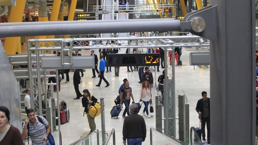 Los retrasos de vuelos y las cancelaciones de reservas de hotel, los problemas más habituales en vacaciones