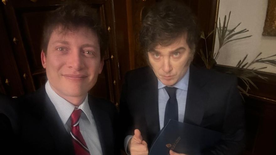 Santiago Caputo mueve los hilos en ARCA para blindar a Vázquez y genera ruido con su tío Toto