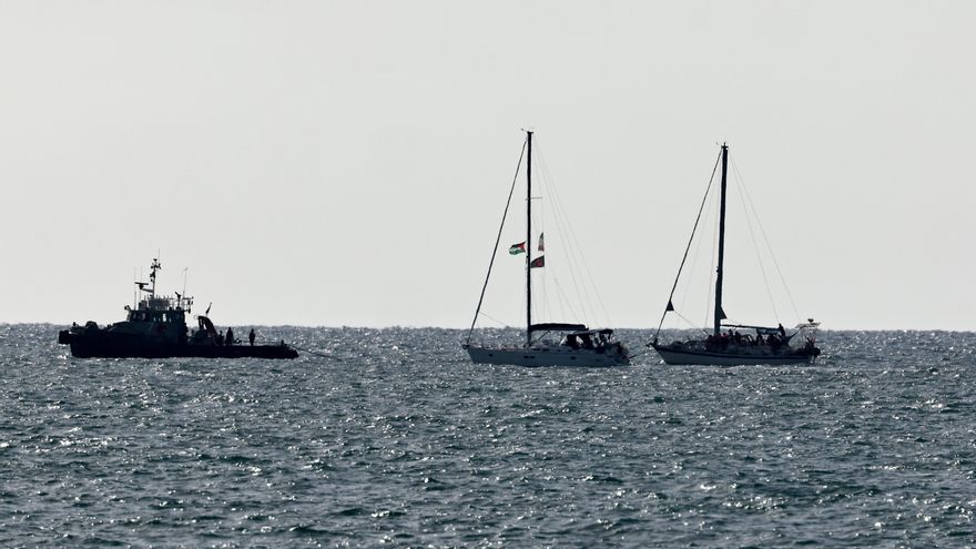 Un buque de la Flotilla Global Sumud llega al puerto de Ashdod, Israel.