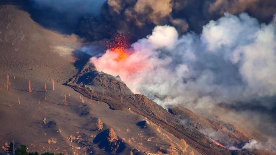 Carracedo: “En el volcán de La Palma no se puede descartar absolutamente nada”