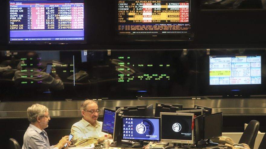 El dólar blue baja a la espera del discurso de CFK sobre el FMI y decisiones del BCRA