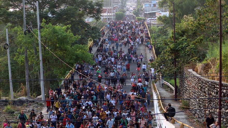 Migrantes buscan desesperados salir del sur de México ante fin del Título 42