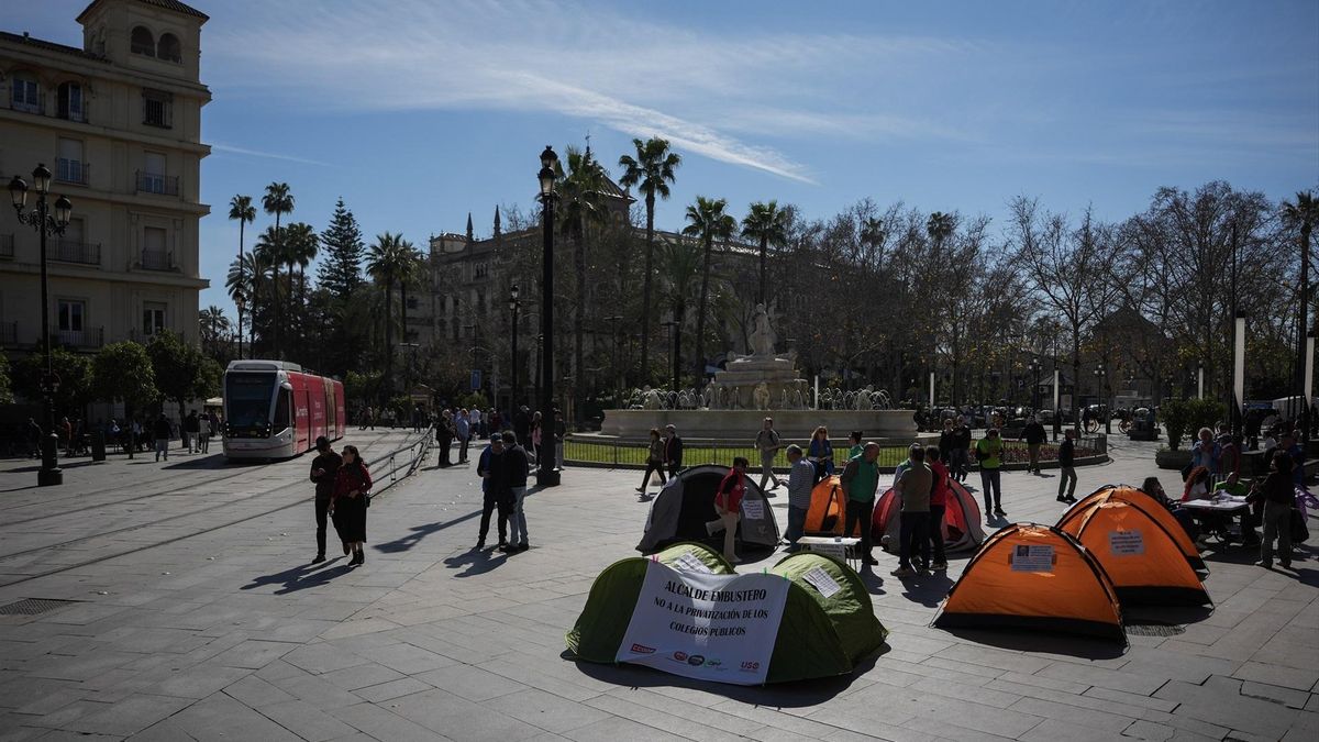 El Ayuntamiento de Sevilla prevé cobrar una tasa por ocupación del suelo a los empleados municipales acampados