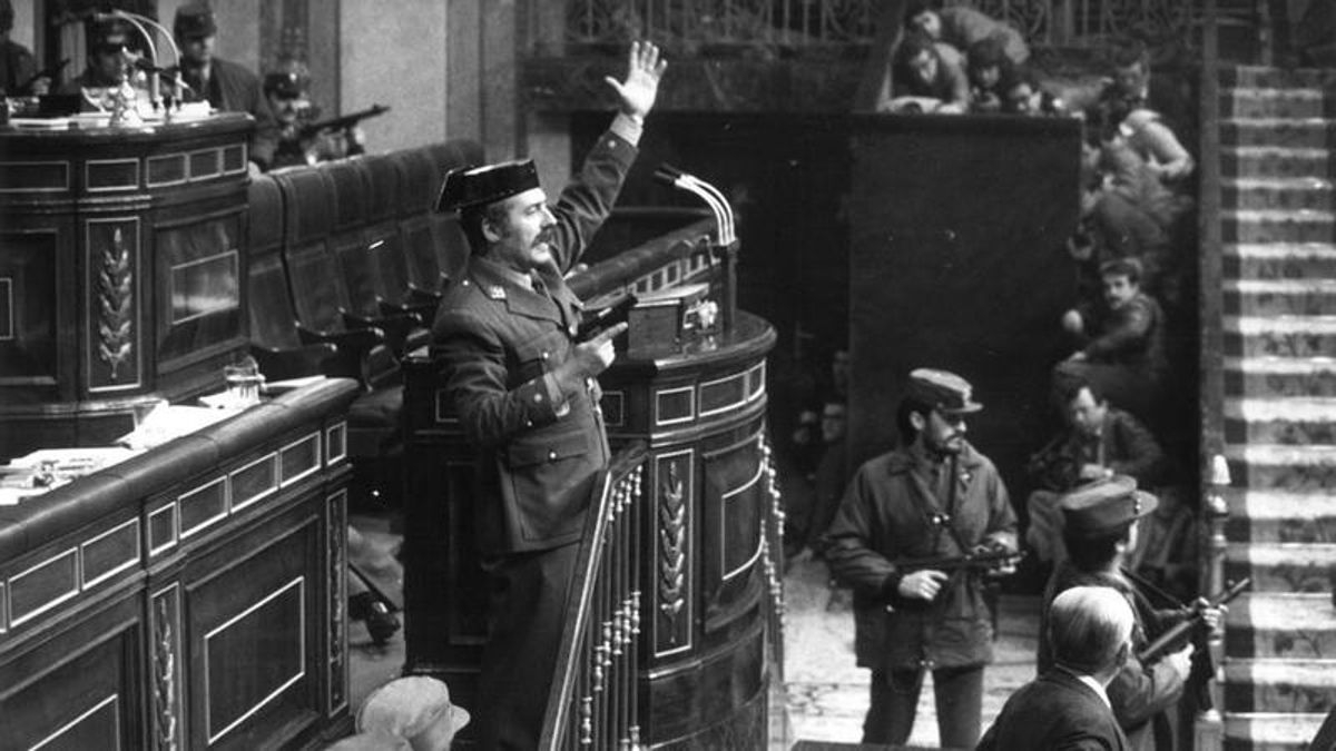 Tejero en el Congreso durante el golpe del 23F.