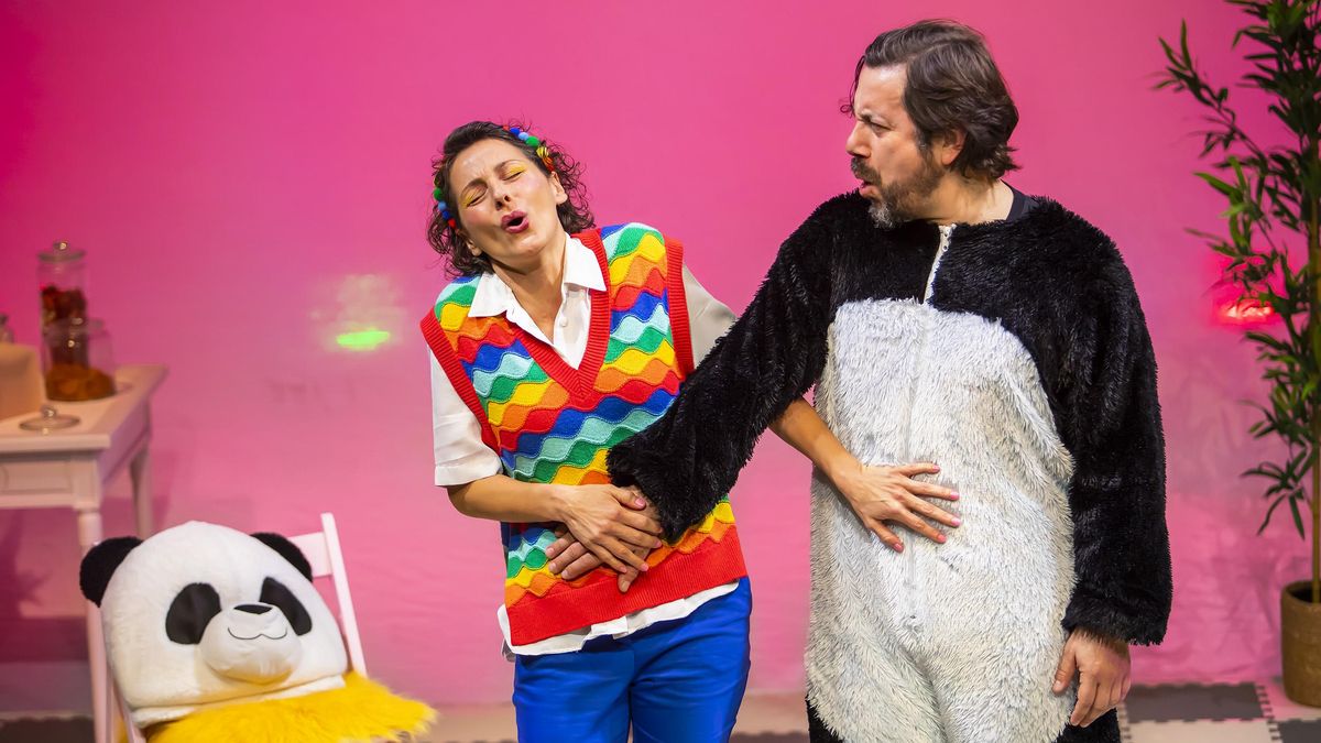 Un oso panda, precariedad laboral y humor ácido: El Albéitar acoge este sábado la comedia ‘Dopaland’