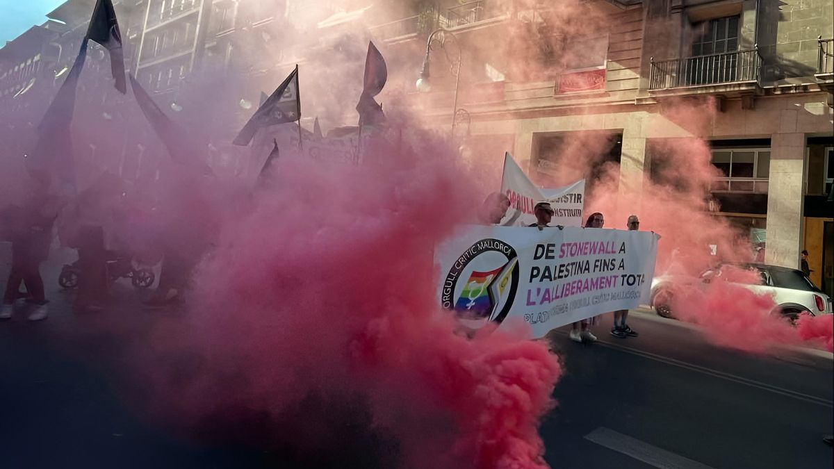 Para los activistas LGTBI, el conflicto trasciende la organización de una verbena y afecta al propio significado político del Orgullo.