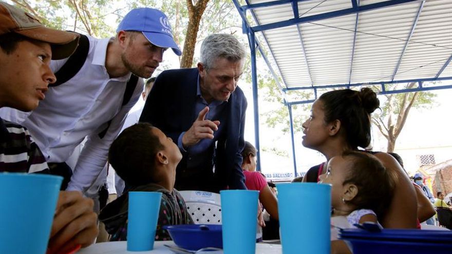 Grandi visita la frontera como muestra de ayuda externa ante la crisis venezolana