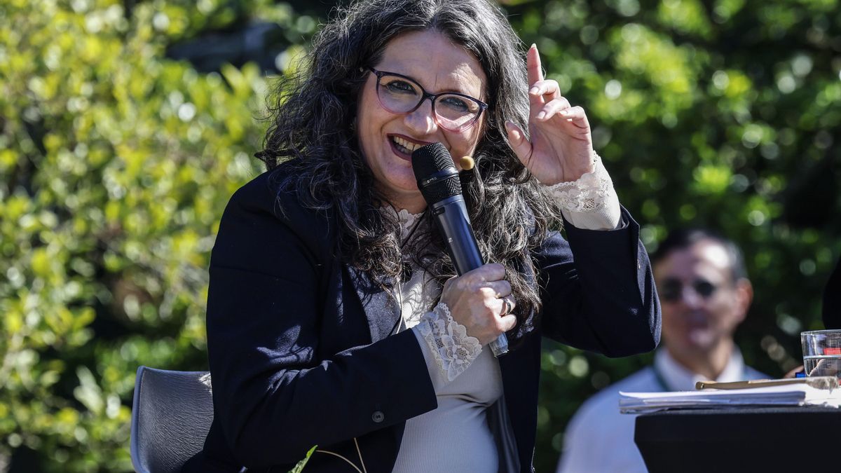 Mónica Oltra inicia la seua agenda com a candidata a l’alcaldia de València: una reunió amb el ministre Bustinduy a Orriols