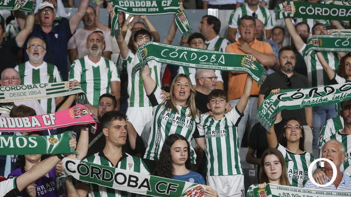 Grada Blanquiverde del Córdoba CF - Racing de Santander