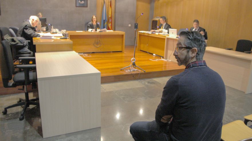 La Fiscalía sube de uno a dos años su petición de cárcel para el jefe accidental de la Policía Local de Siero por acoso