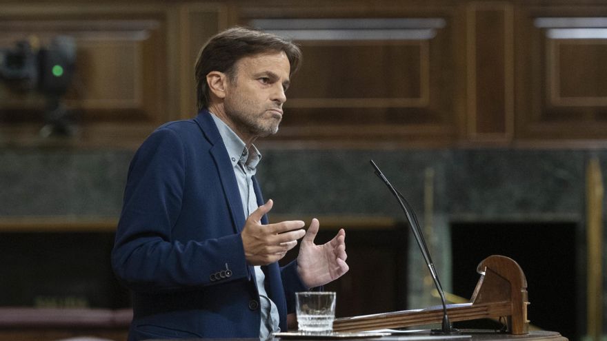El presidente del grupo parlamentario de Unidas Podemos y En Comú Podem en el Congreso, Jaume Asens, interviene en una sesión plenaria, en el Congreso de los Diputados, a 15 de septiembre de 2022, en Madrid (España).