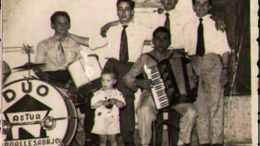 De joven, integrante del Dúo Astur junto a Tato 'El Jaz'.