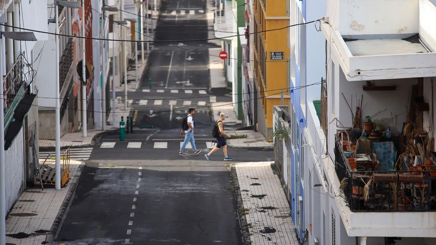 Los vecinos de las poblaciones que continúan evacuadas por los gases del volcán de La Palma pierden la paciencia