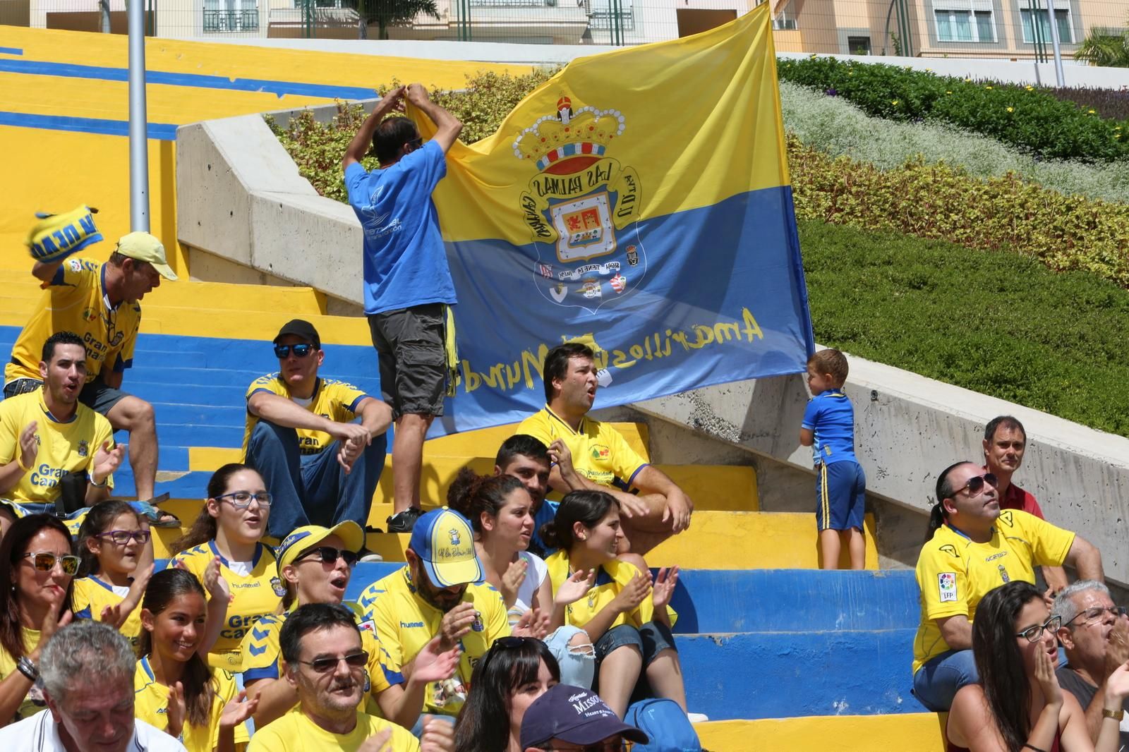 Homenaje a la afición de la UD Las Palmas (ALEJANDRO RAMOS)