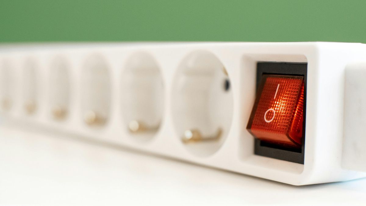 Desde su ubicación al mantenimiento: consejos de seguridad para utilizar alargadores eléctricos en casa