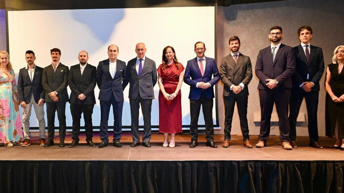 Del comercio local a las start-ups: Tomares reconoce a cinco empresa y profesionales