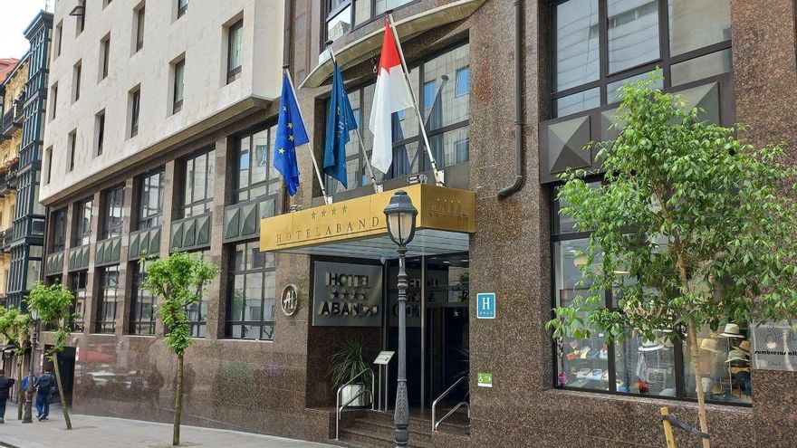 El Cine Trueba en la actualidad es un hotel de lujo ubicado a un lado de los Jardines de Albia