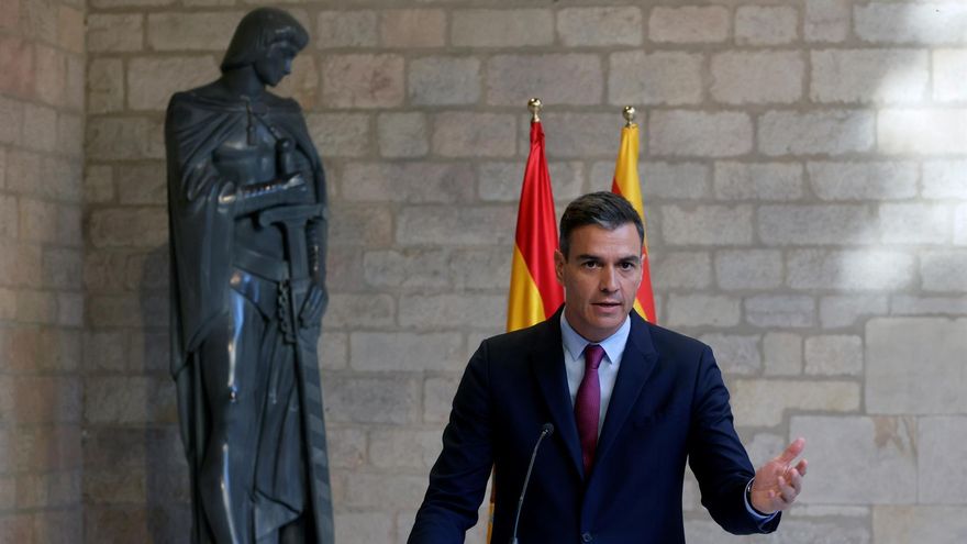 El presidente del Gobierno, Pedro Sánchez, comparece en el Palau de la Generalitat en Barcelona, donde se celebra la mesa de diálogo sobre Cataluña.