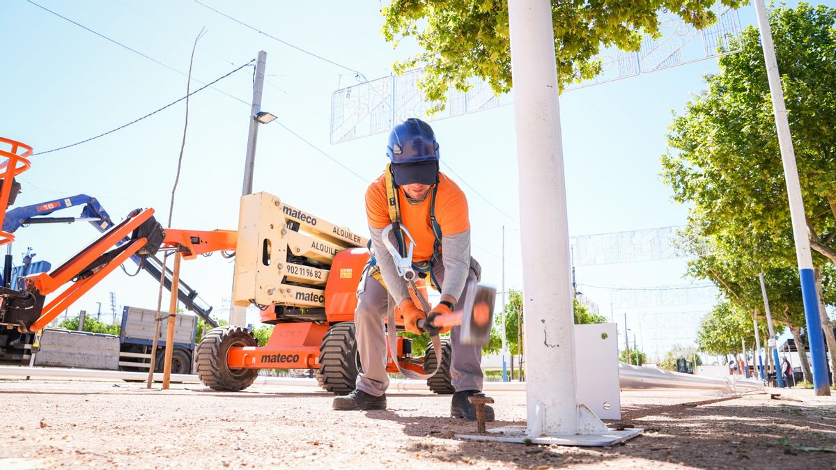 Montaje de toldos de la feria de Córdoba