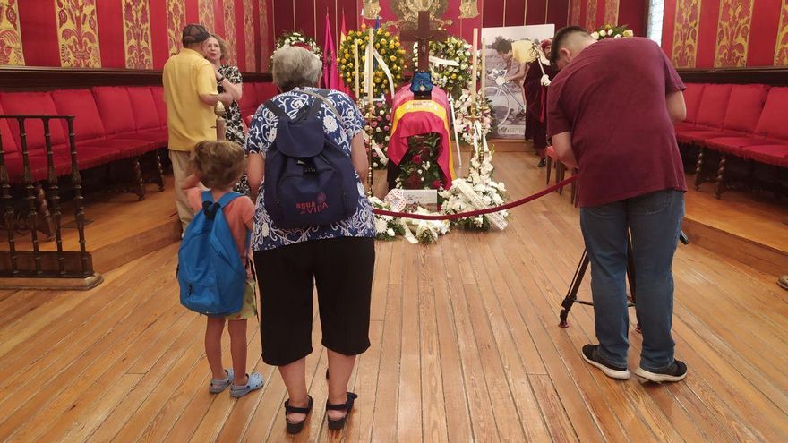 Visitas en la capilla ardiente de Bahamontes