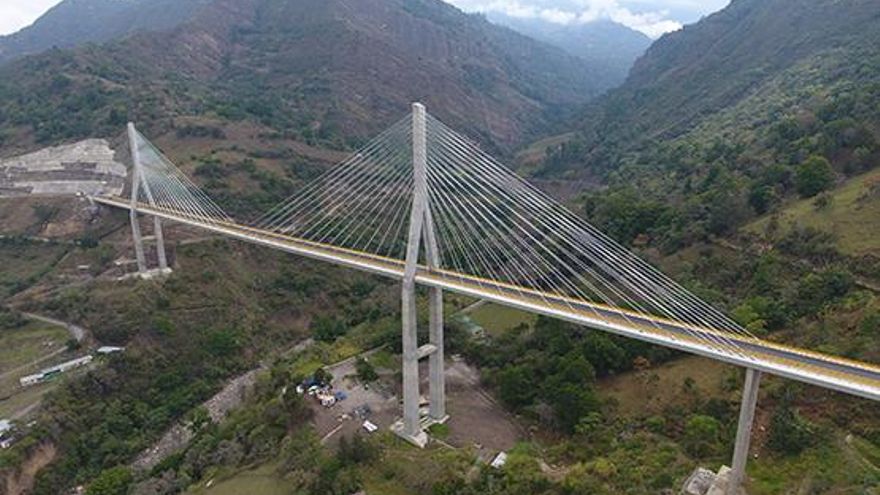 Del puente 'acordeón' al canal del dique: las batallas legales de la constructora Sacyr en Colombia
