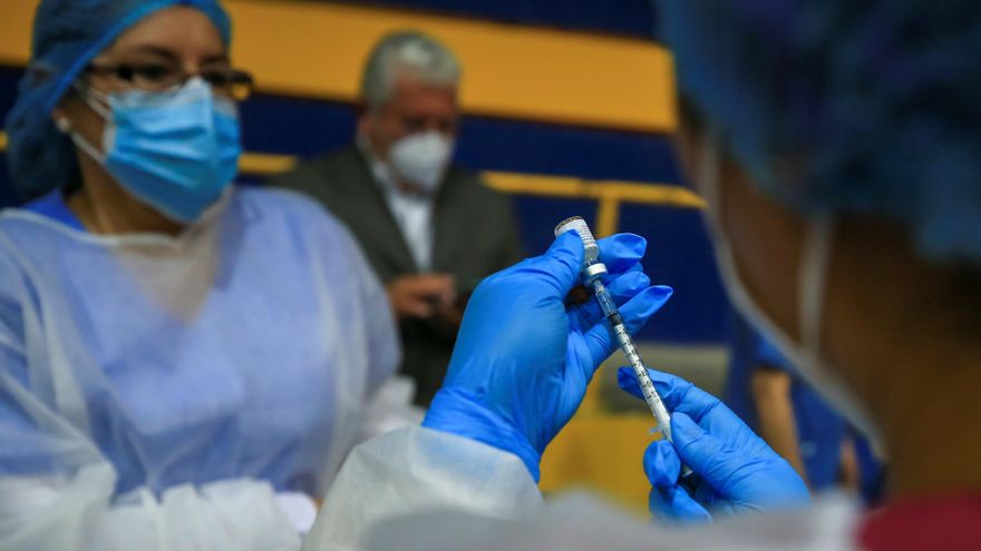 Ecuador recibirá esta semana 2,1 millones de dosis anticovid-19 adicionales