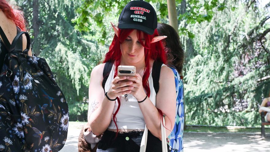 Ni el colegio ni la biblioteca, los nuevos lectores se forman en las redes: “Sin TikTok no estaría aquí”
