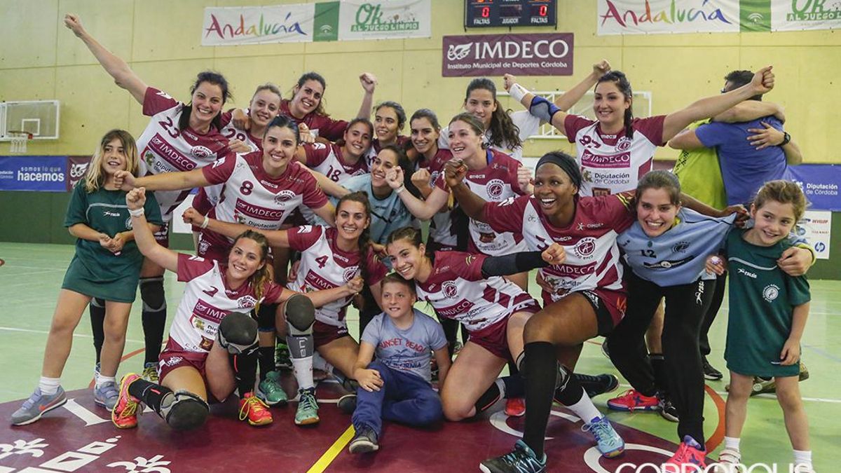 Plantilla del Adesal en 2017, con Amanda Valero (abajo derecha)