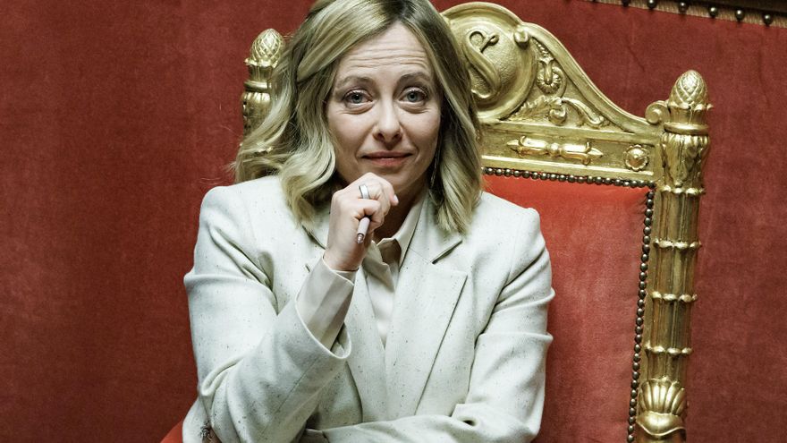 Meloni se apoya en magnates de la moda y la prensa para crear un gran banco italiano