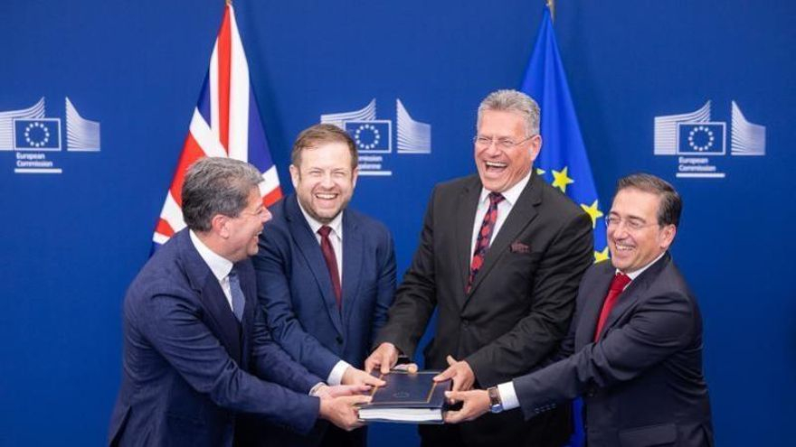 La UE y el Reino Unido firman el acuerdo definitivo que tumba la verja de Gibraltar