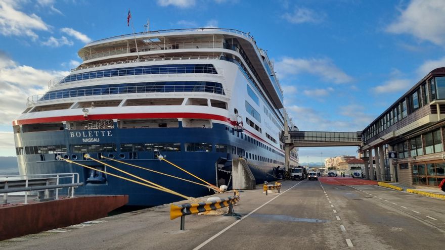 El crucero 'Bolette' atracado en Santander.