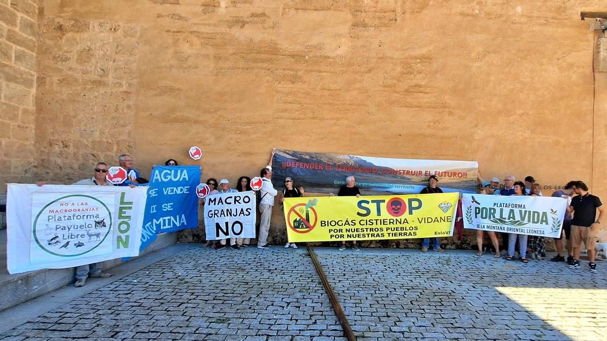 Colectivos exigieron, durante El Gran Concejo en Mansilla de las Mulas, la implicación de juntas vecinales y Diputación frente a proyectos "dañinos" con el medio ambiente.