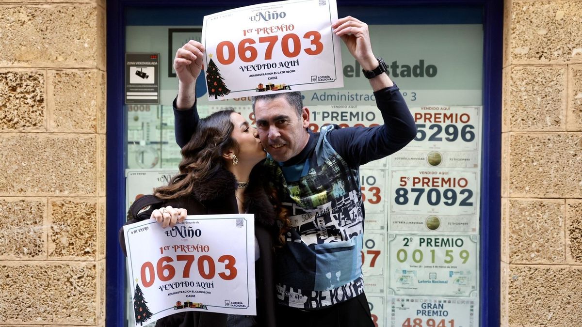 Celebración por el Gordo del Niño en Sanlúcar de Barrameda.