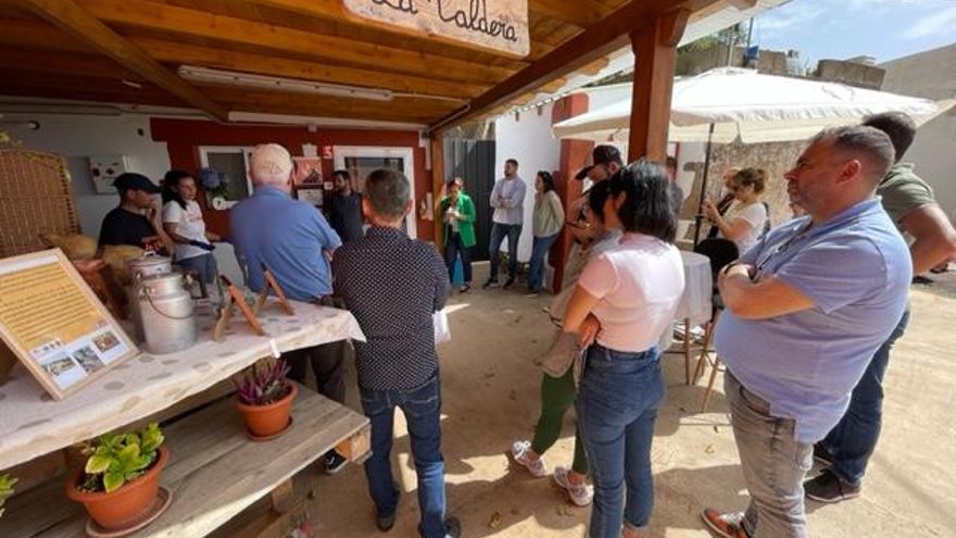 Tania y Fran explicando su proyecto