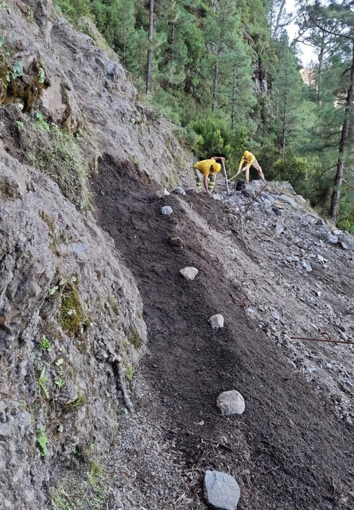 Obras en el sendero de Marcos y Cordero.