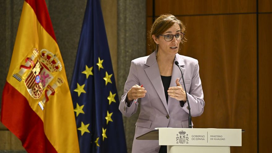 Mónica García interviene en el evento conmemorativo de los 40 Años de la Legalización del Aborto en España, este lunes en la sede del Ministerio de Igualdad.