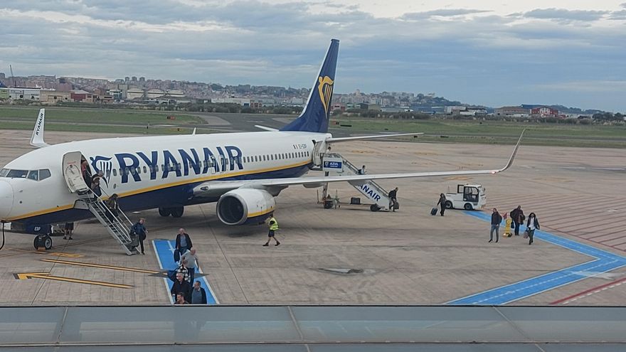 Archivo - El aeropuerto Seve Ballesteros-Santander