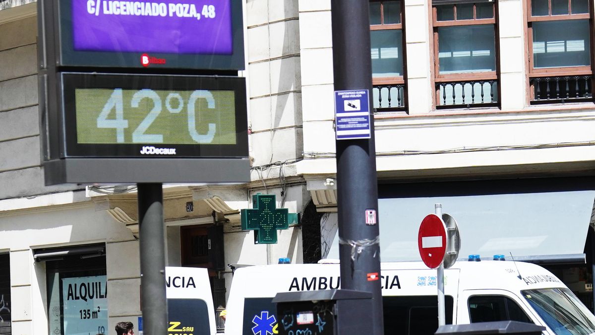 Un termómetro en la calle marca la temperatura, a 28 de mayo de 2026, en Bilbao