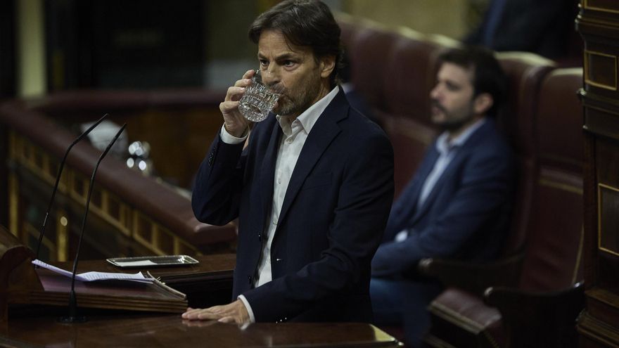 El presidente del grupo parlamentario de Unidas Podemos y En Comú Podem en el Congreso, Jaume Asens, interviene durante una sesión plenaria en el Congreso de los Diputados, a 27 de octubre de 2022, en Madrid (España).